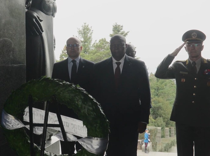 Predsednik Centralnoafričke Republike Tuadera položio venac na Spomenik Neznanom junaku na Avali