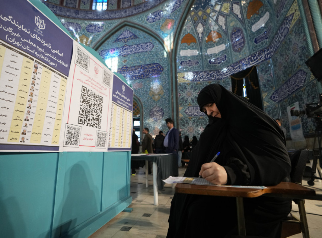 U Iranu se održavaju parlamentarni izbori, Hamnei među prvim glasačima