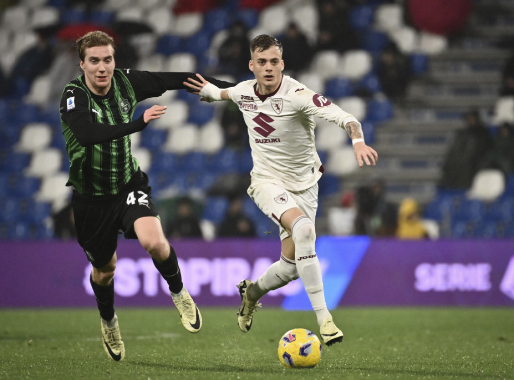 Srpski fudbaler Ivan Ilić povredio koleno leve noge