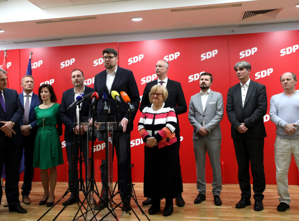 Deset stranaka, predvođenih SDP-om, u koaliciji "Za bolju Hrvatsku"