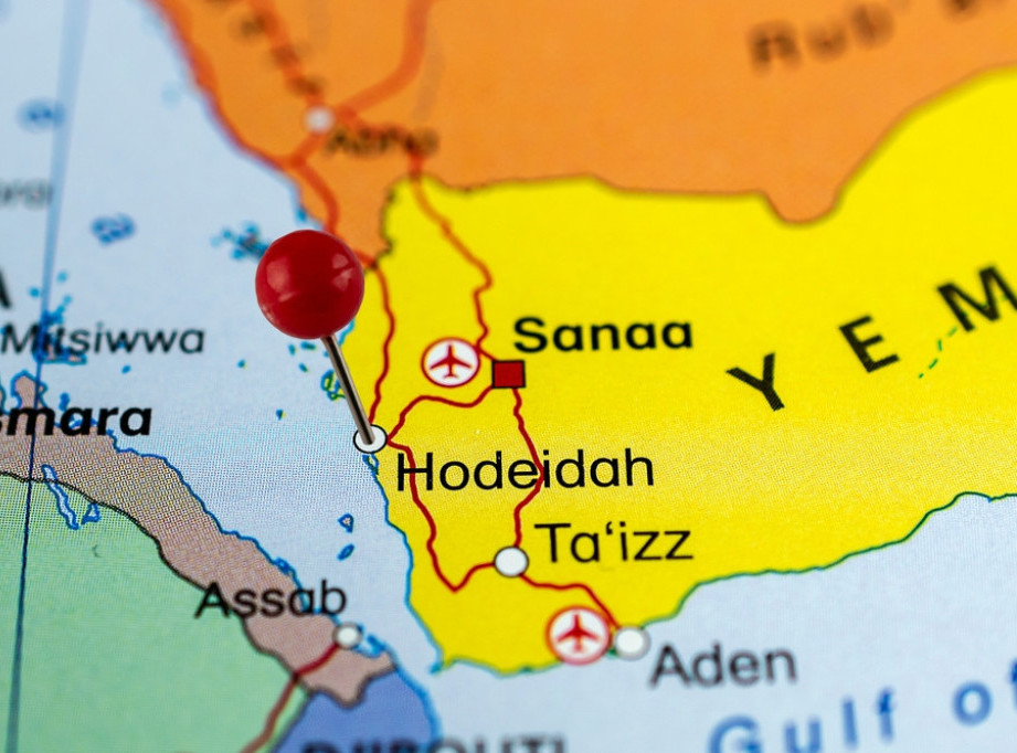 Huti: Jemenski aerodrom Hodejda na meti američkih i britanskih napada