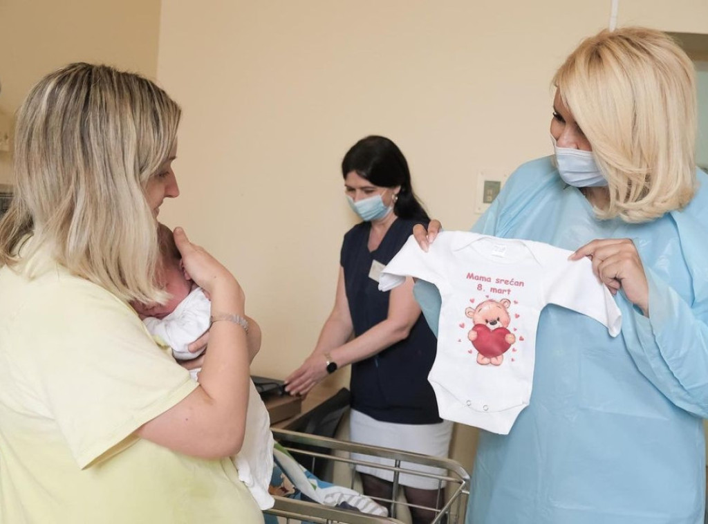Darija Kisić obišla porodilište u Zemunu i čestitala majkama Osmi mart