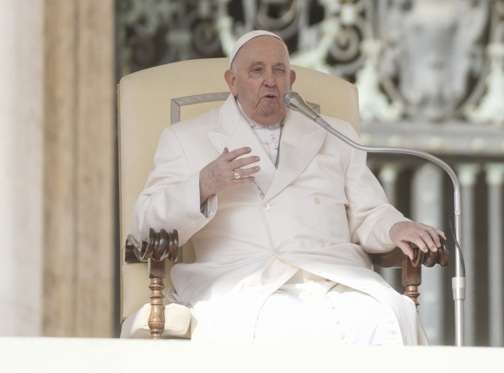 Vatikan: Papa ne traži od Ukrajine da se preda