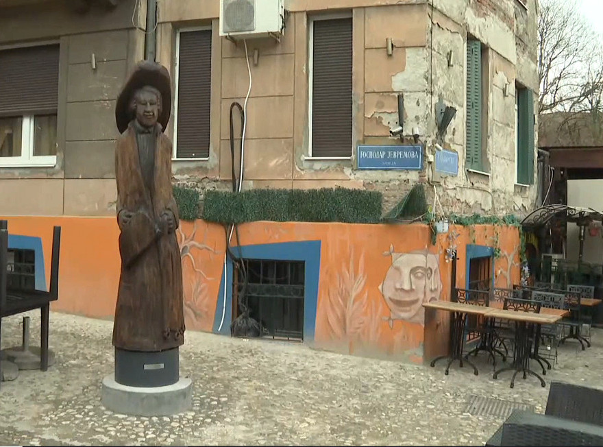 Spomenik "Putujućem glumcu" vraćen na svoje mesto u Skadarliji