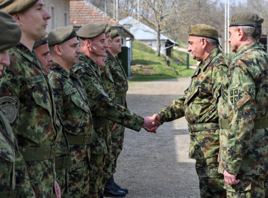 General-potpukovnik Glišović obišao jedinice Centralne logističke baze
