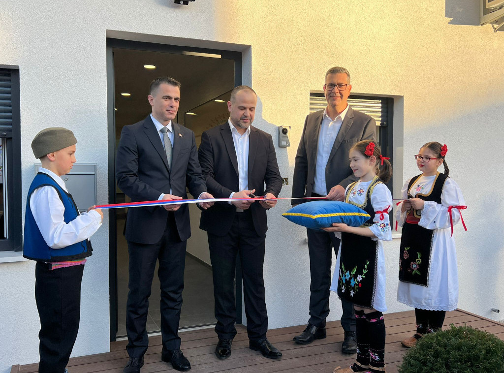 Ministar Milićević u slovenačkom gradu Kopar otvorio prostorije KUD "Kolo"