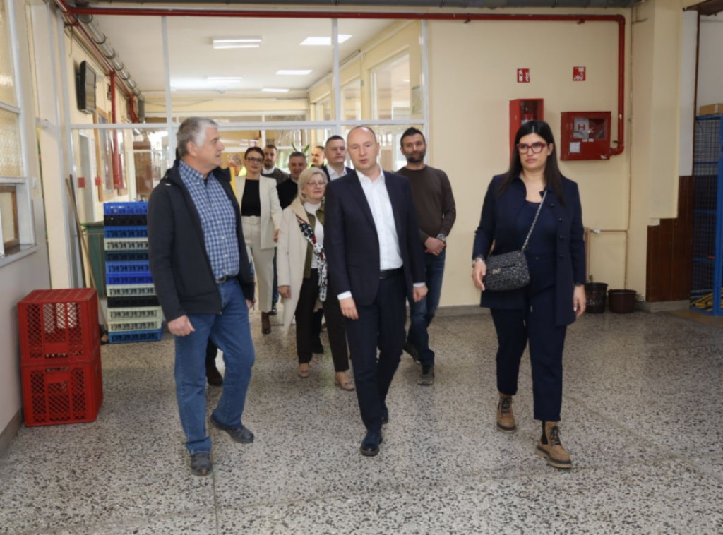 Milan Đurić: U osnovnu školu u Futogu uloženo više od 264 miliona dinara