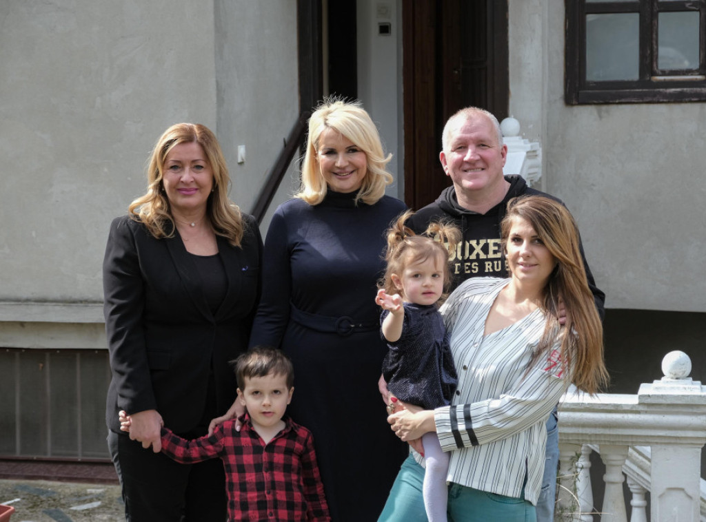 Darija Kisić obišla porodicu koja je kupila kuću zahvaljujući subvencijama države