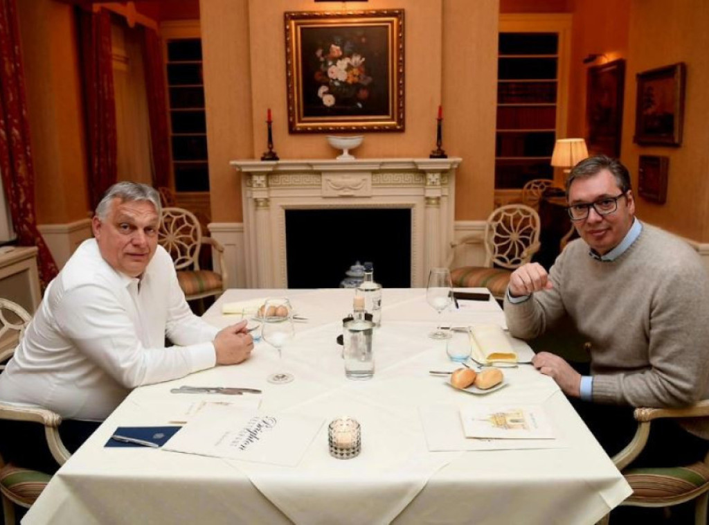 Vučić se sastao sa Orbanom u Briselu
