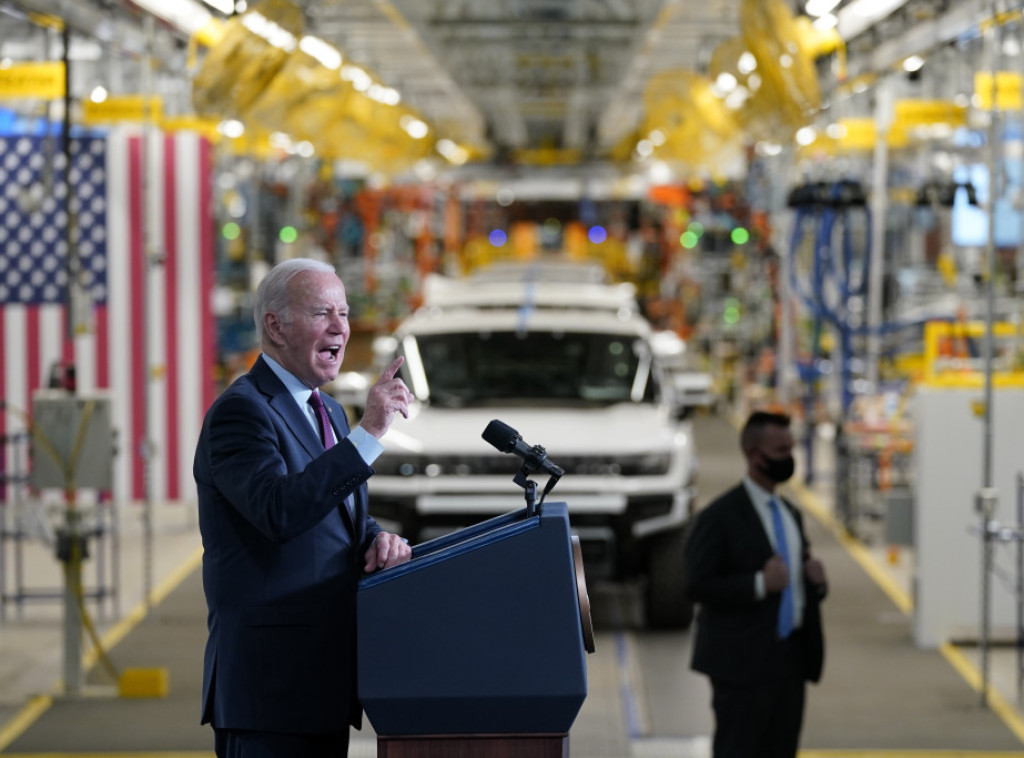 SAD ublažavaju pravila za tranziciju na električna vozila do 2032.