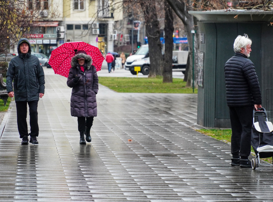 Danas pretežno oblačno, mestimično sa slabom kišom, najviše do 12 stepeni