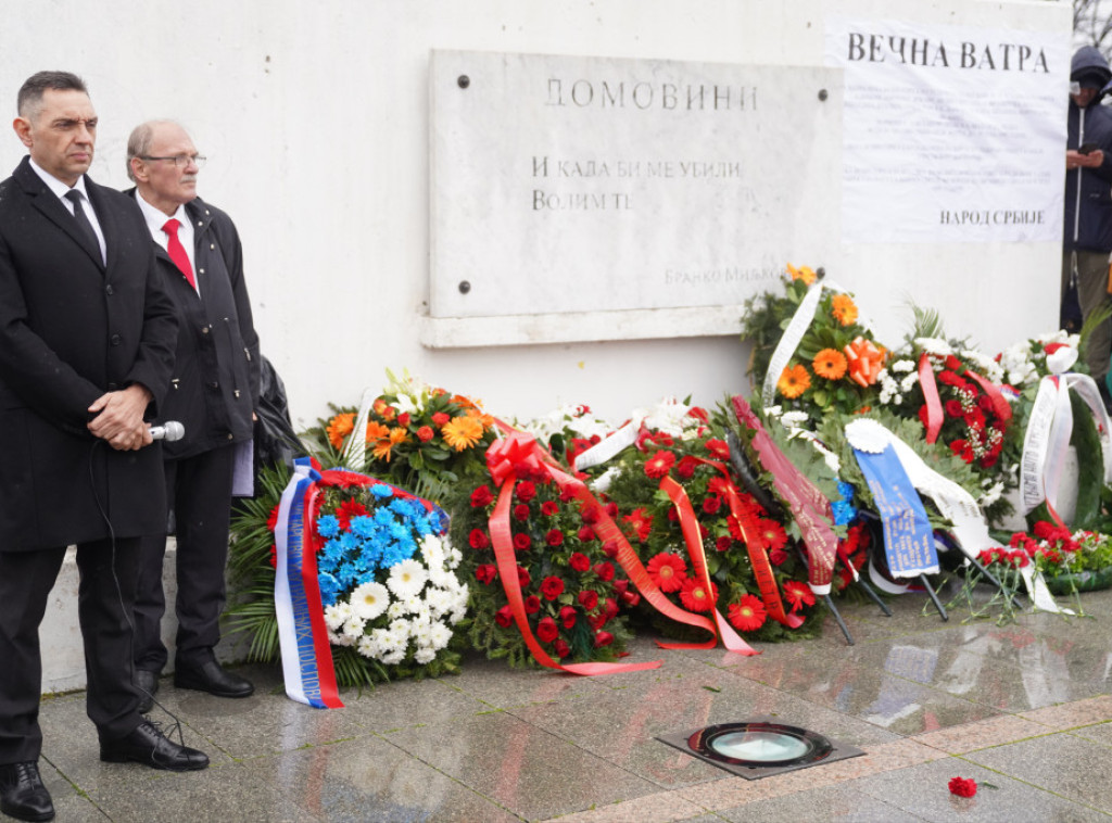 Položeni venci na spomenik svim žrtvama NATO agresije "Večna vatra"