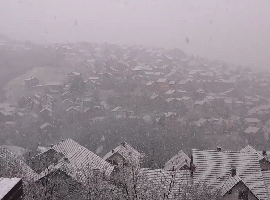 U Zlatiborskom okrugu počeo da pada sneg