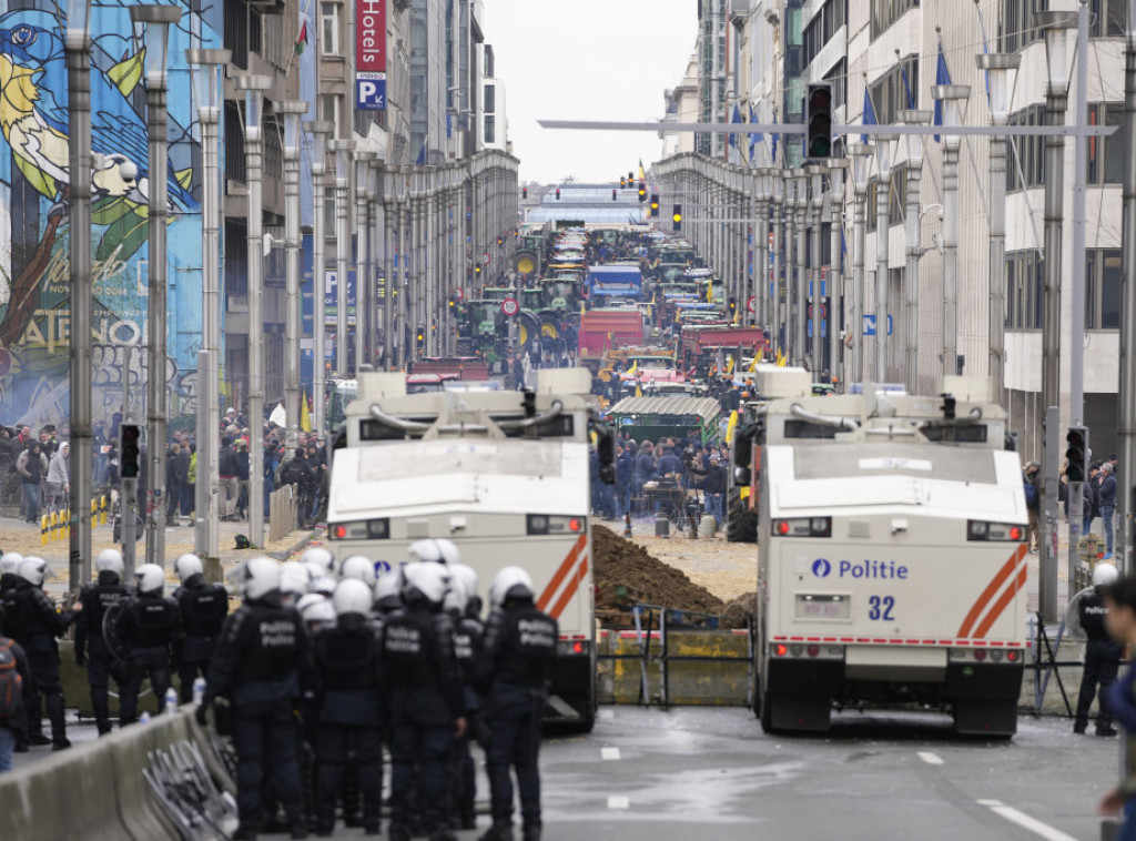 Protest poljoprivrednika u Briselu, blokirano nekoliko puteva oko EU institucija
