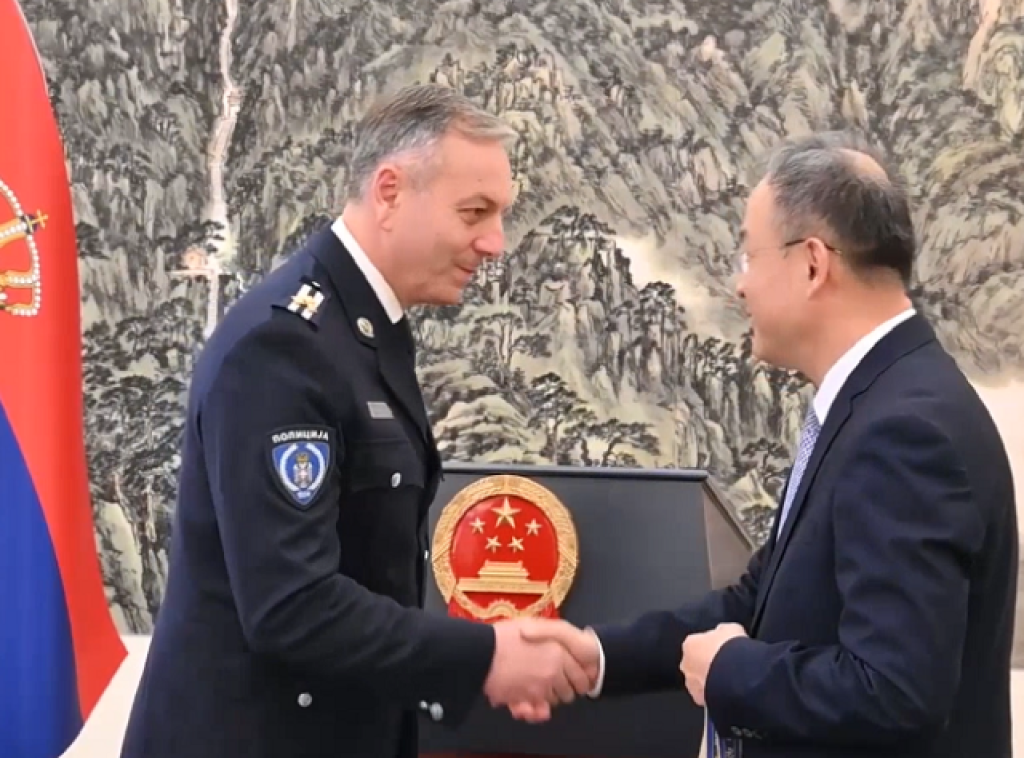 Pomoćnik načelnika Uprave policije Aleksandar Vasiljević dobio srebrnu medalju kineskog Ministarstva