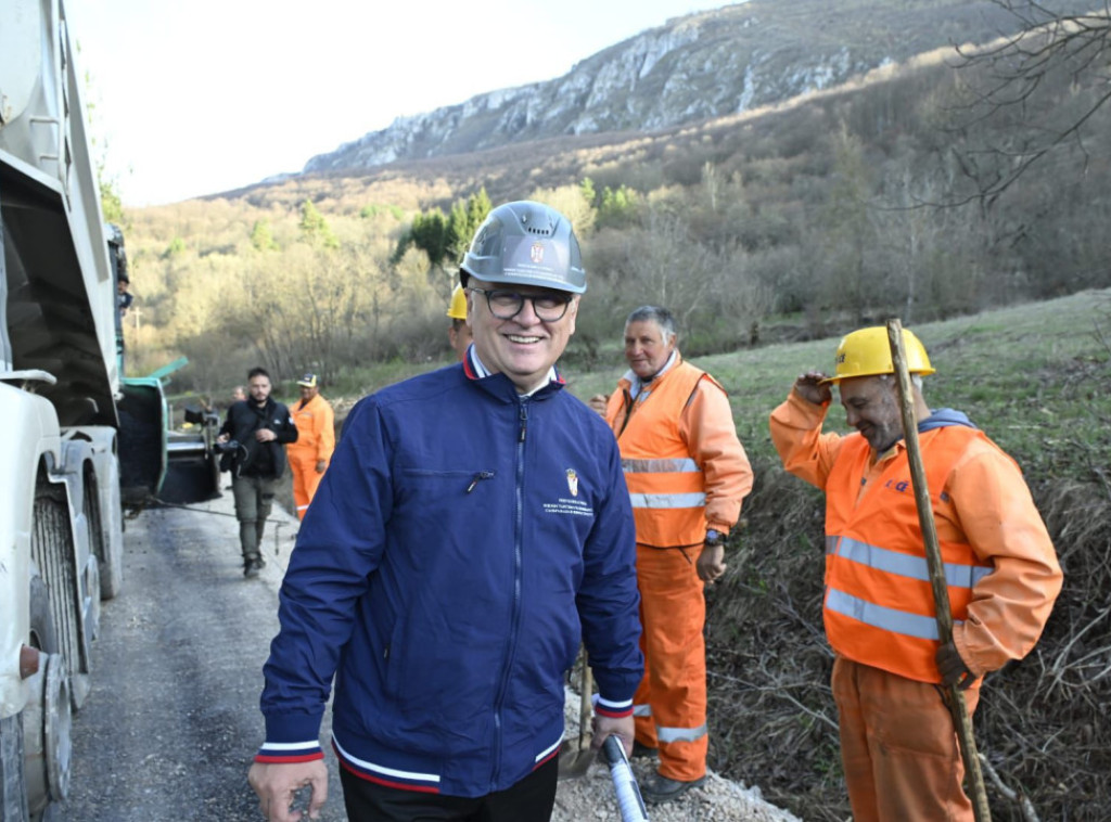 Vesić obišao radove na obnovi puta Pirot - Dimitrovgrad