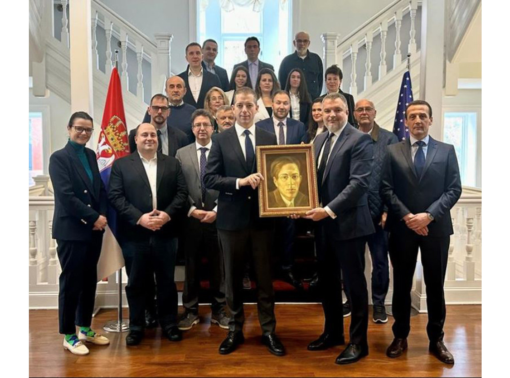 Marko Đurić srpskoj ambasadi u Vašingtonu poklonio portret Rastka Petrovića
