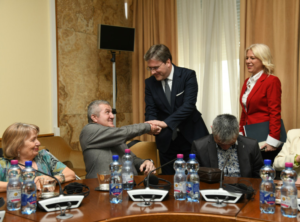 Ministar Selaković dodelio ugovore o finansiranju Saveza udruženja osoba sa invaliditetom