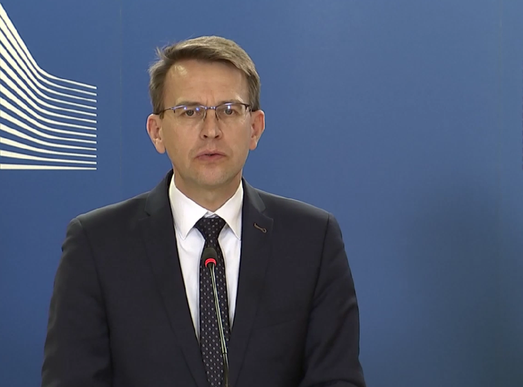 Stano: EU želi da spreči još jednu krizu na KiM, odluke o mostu donositi u dijalogu