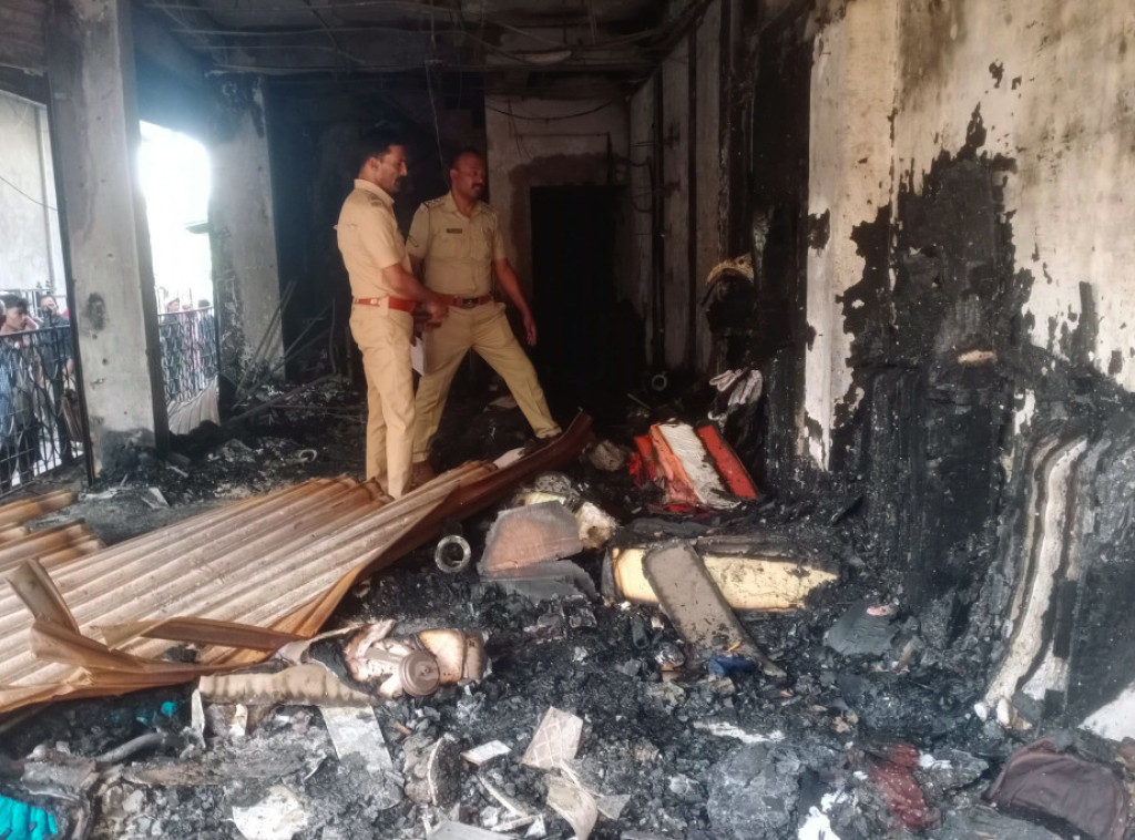 Najmanje pet osoba poginulo, desetak zarobljeno nakon eksplozije u fabrici u Indiji