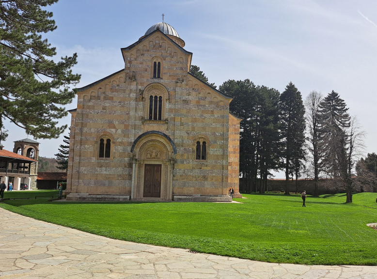 Admiral Manč, komandant KFOR general Ulutaš i pukovnik Manđa posetili manastir Dečani