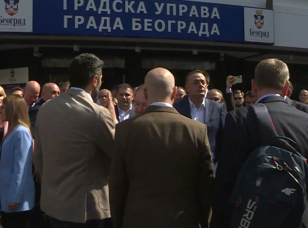 SNS s koalicionim partnerima predala listu sa oko 20.000 potpisa za beogradske izbore