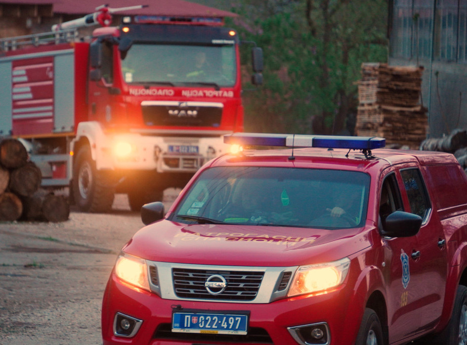 Na Gazeli u smeru ka Nišu gori kombi, obustavljen saobraćaj