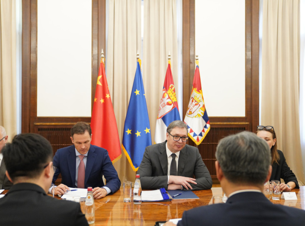 Vucic meets with Chinese minister of commerce