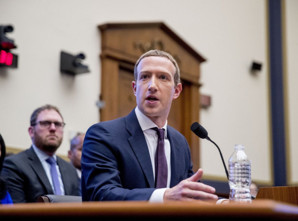 Zakerberg pred sudom: Akcionari Mete traže osam milijardi dolara zbog zloupotrebe podataka