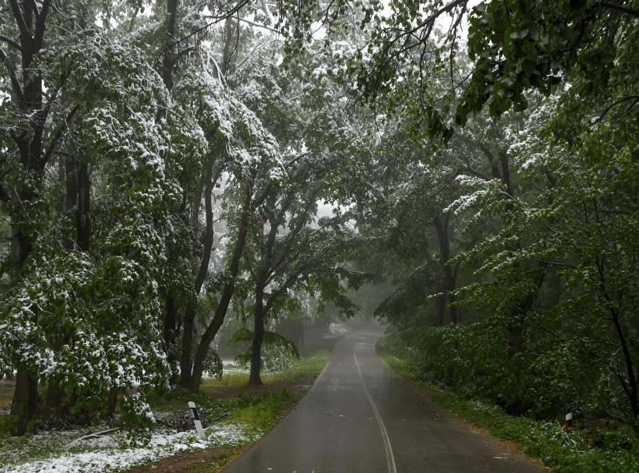 AMSS: Povoljni uslovi za vožnju, oprez na planinama zbog mogućih odrona