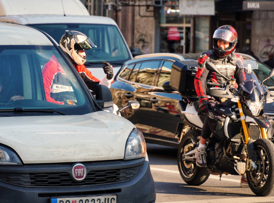 JKP Parking servis apeluje na građane da uklone vozila sa trase Beogradskog maratona