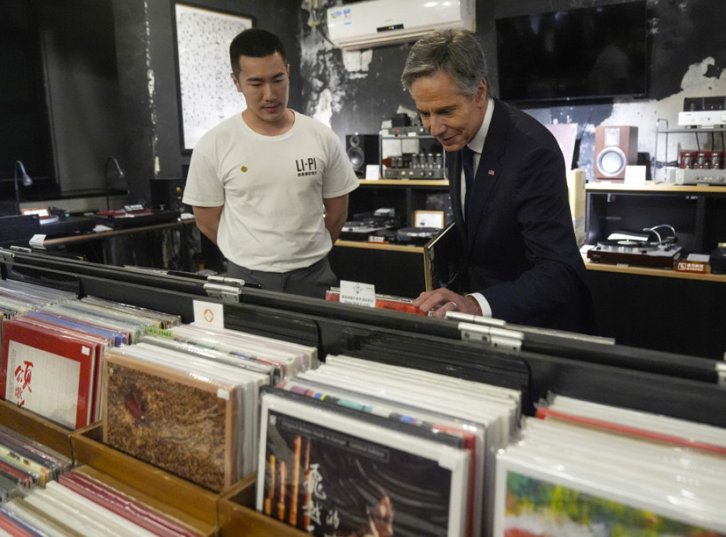 Blinken kupio album Tejlor Svift i kineskog rokera Doua Veija u Pekingu