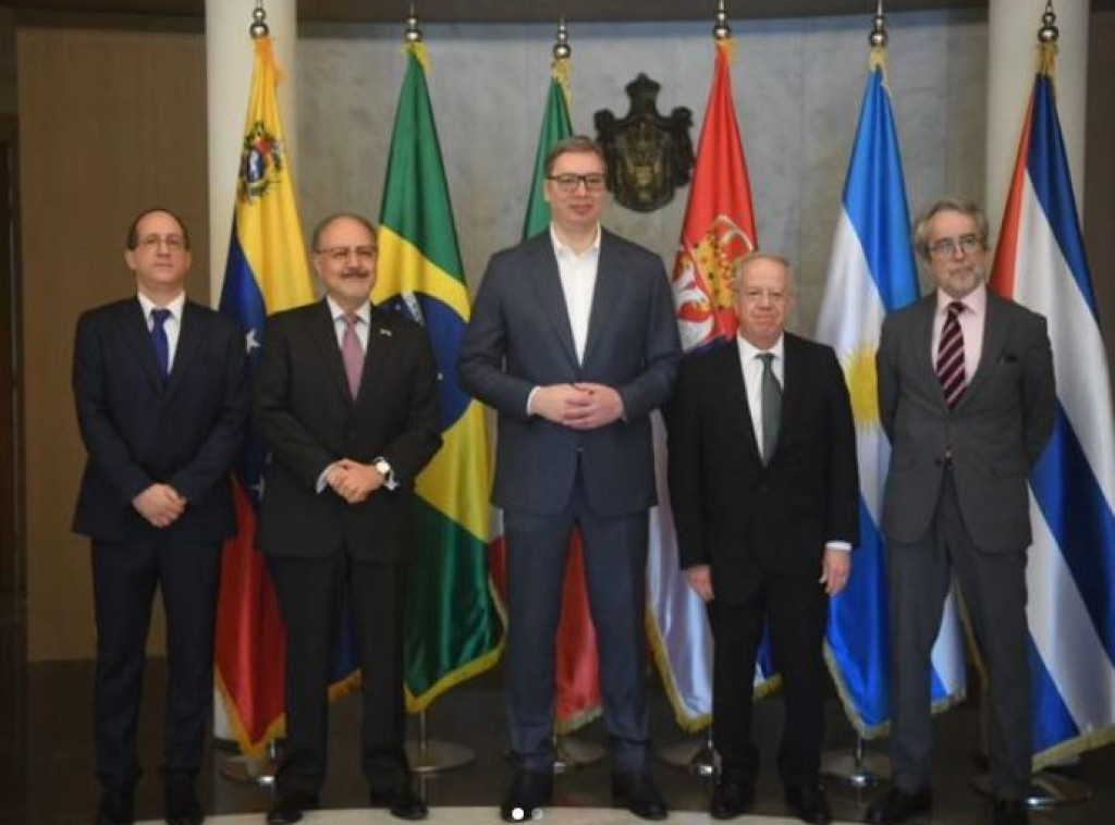 Vučić se sastao sa ambasadorima južnoameričkih zemalja, razgovarali o rezoluciji UN o Srebrenici