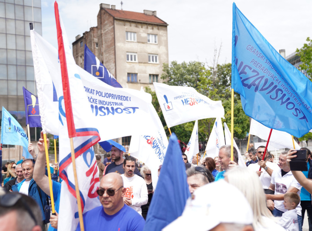Ujedinjeni granski sindikat "Nezavisnost" obeležio Prvi maj kod spomenika Dimitriju Tucoviću