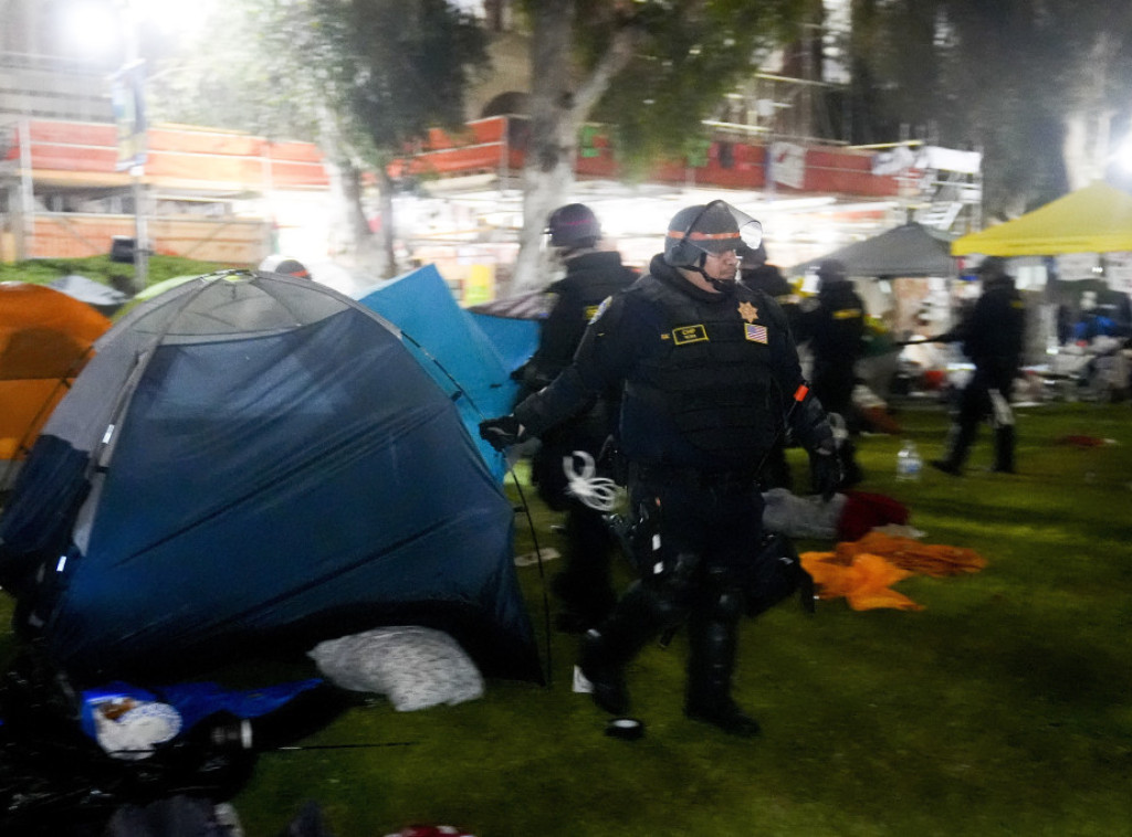 Policija počela sa uklanjanjem propalestinskog kampa na univerzitetu UCLA