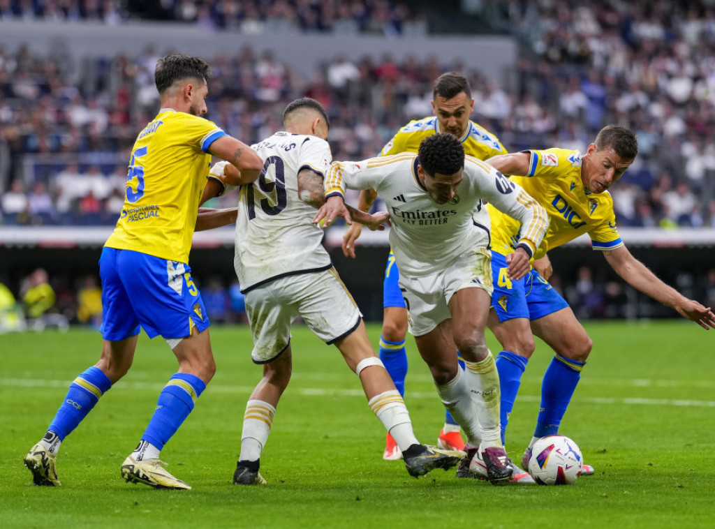 Fudbaleri Reala pobedom protiv Kadiza obezbedili titulu, Đirona preko Barse u LŠ