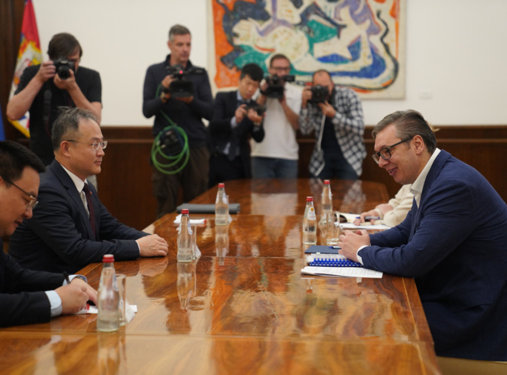 Predsednik Vučić sastao se sa kineskim ambasadorom Li Mingom