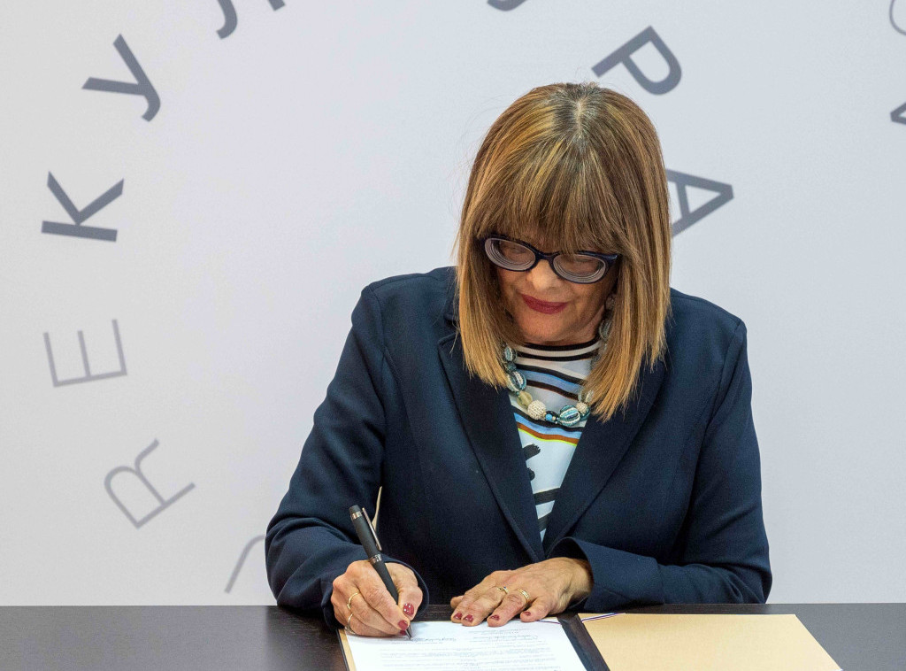 Maja Gojković predala dužnost novom ministru kulture Nikoli Selakoviću