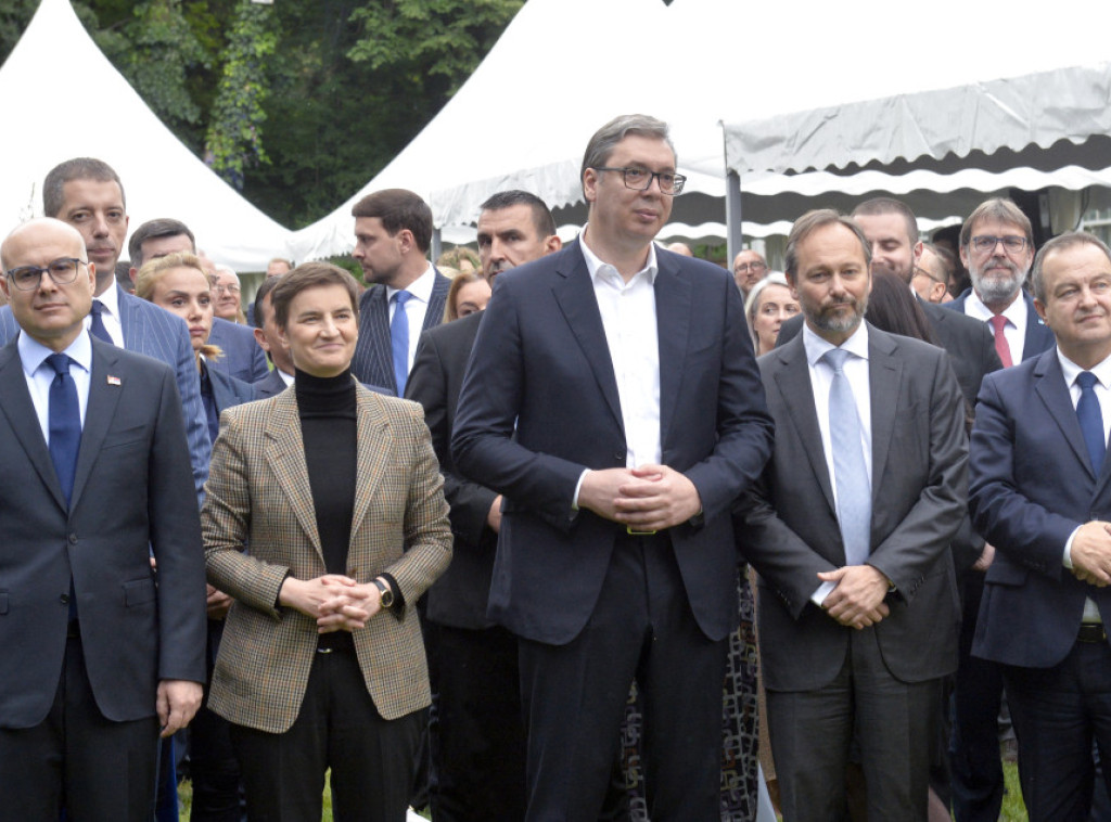 Vucic: We are staying on EU path
