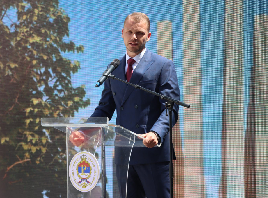 Draško Stanivuković na hrvatskoj granici platio 700 evra kaznu zbog govora u Gračacu