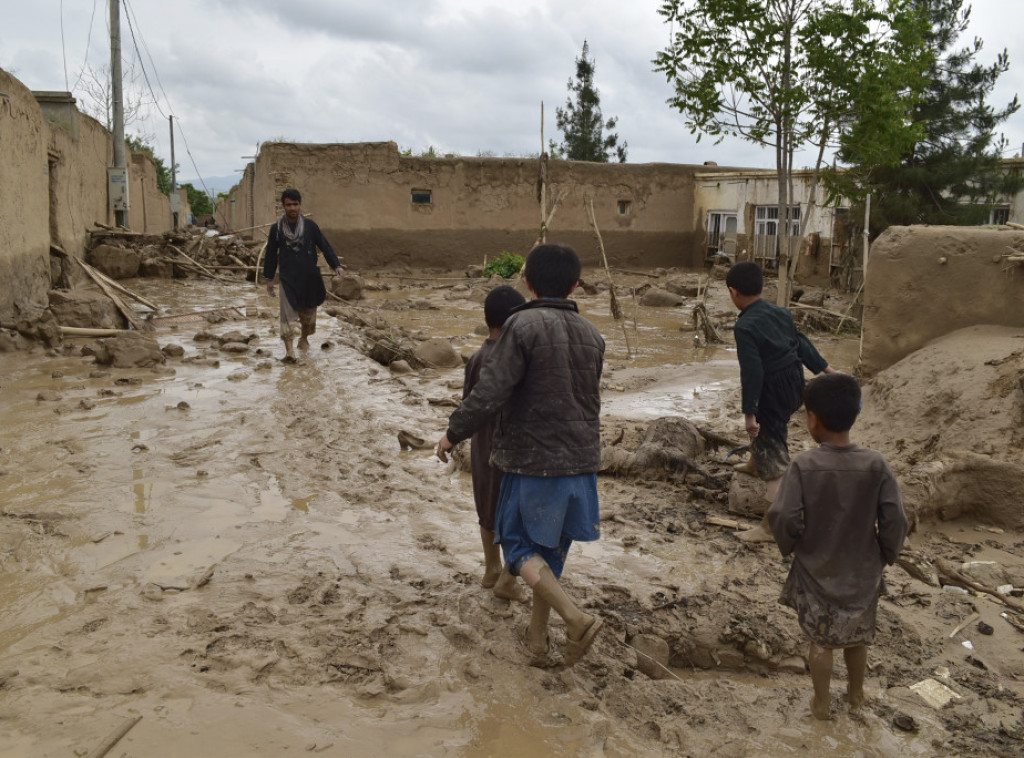 U poplavama u Avganistanu poginulo najmanje 315 ljudi, povređeno više od 1.600