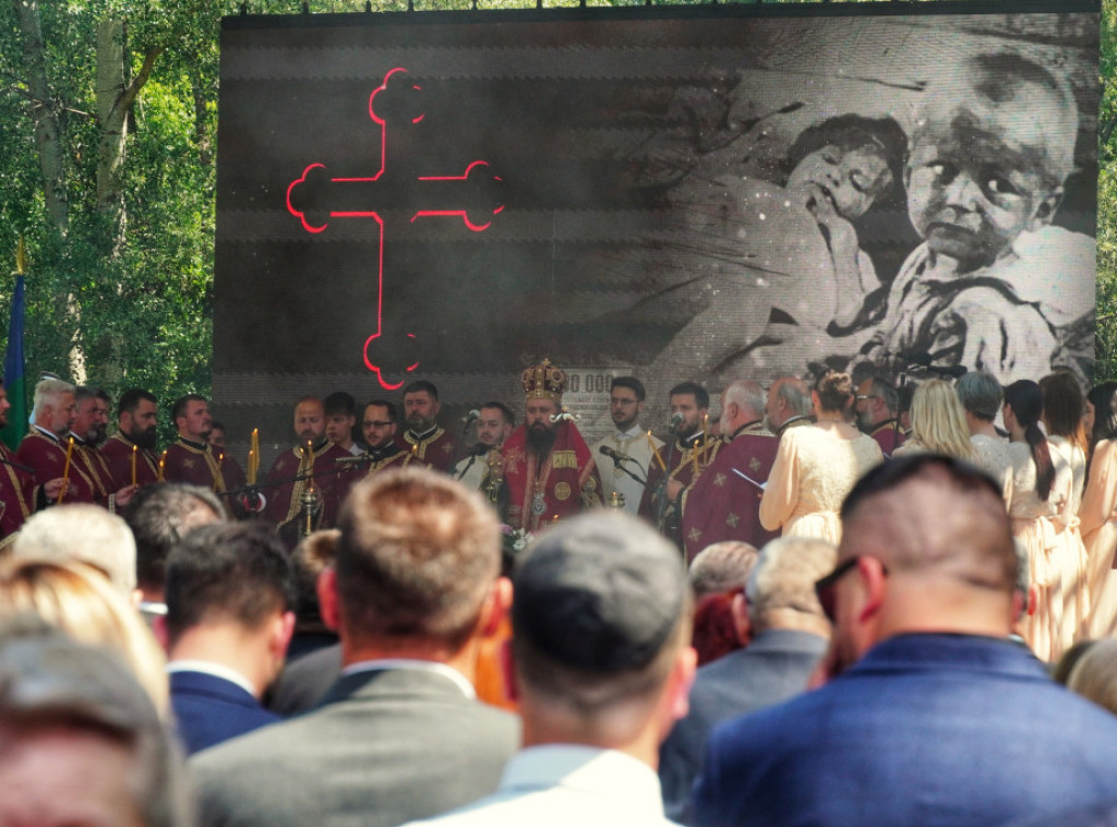 Preživeli logoraši prisustvivali obeležavanju Dana sećanja na žrtve genocida u Donjoj Gradini