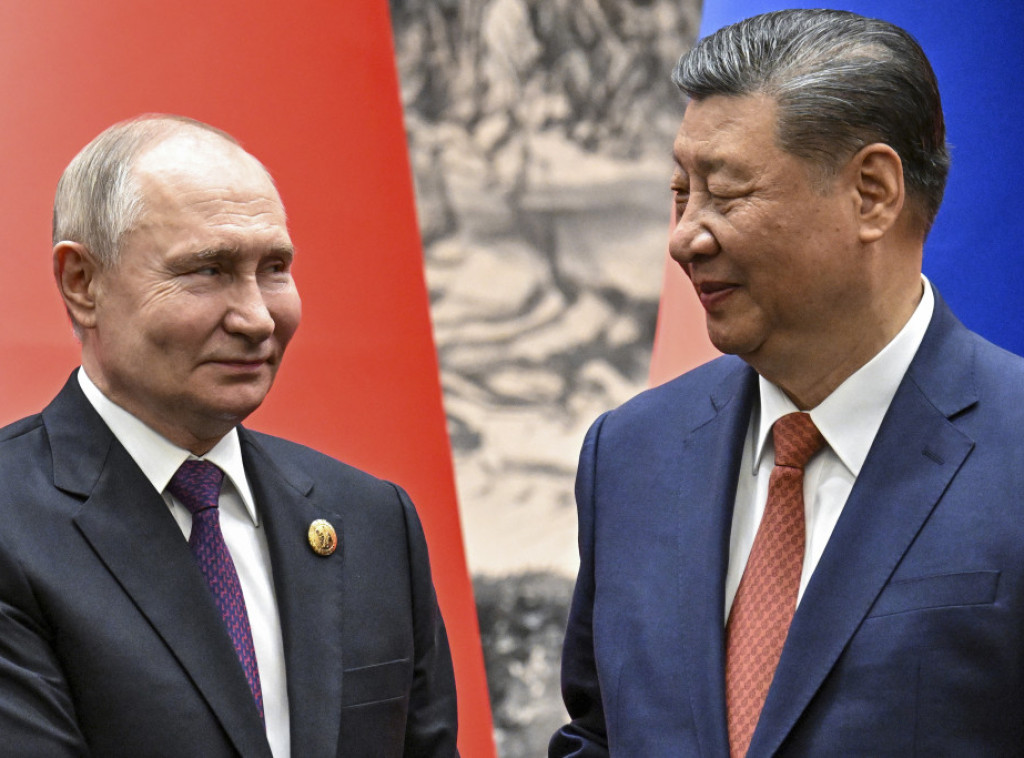 Si i Putin na neformalnom sastanku, šetali parkom, pili kineski čaj