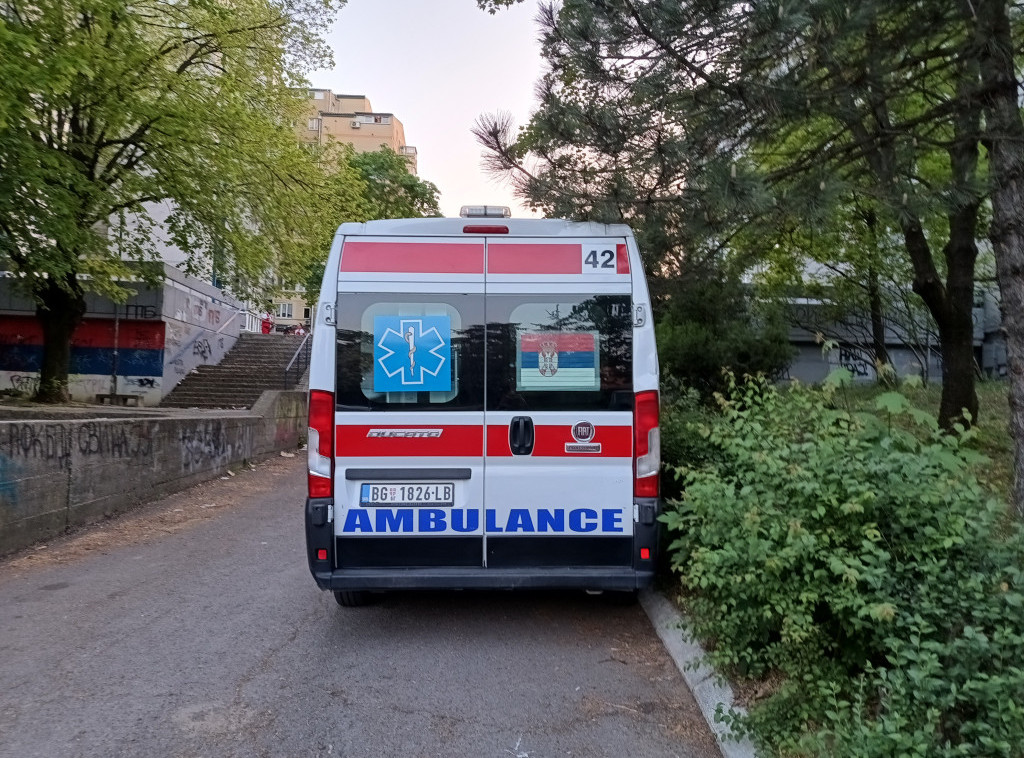 Hitna pomoć: Mladić teško povređen u saobraćajnoj nezgodi u Rakovici