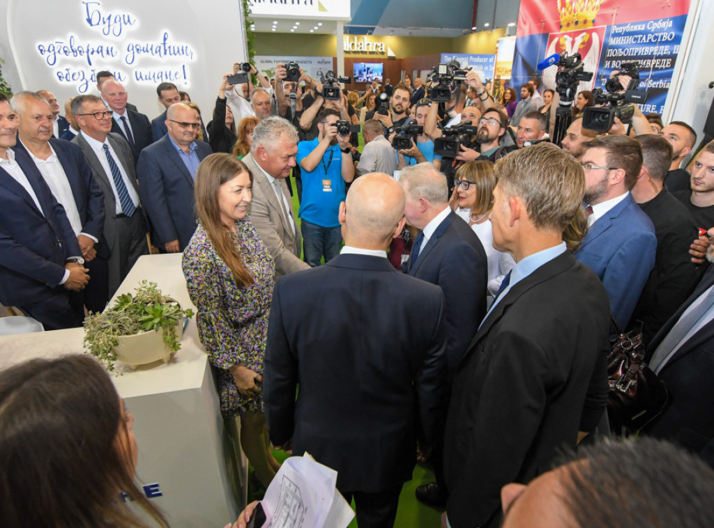 Delegacija EU posetila štand Dunav osiguranja na Sajmu poljoprivrede