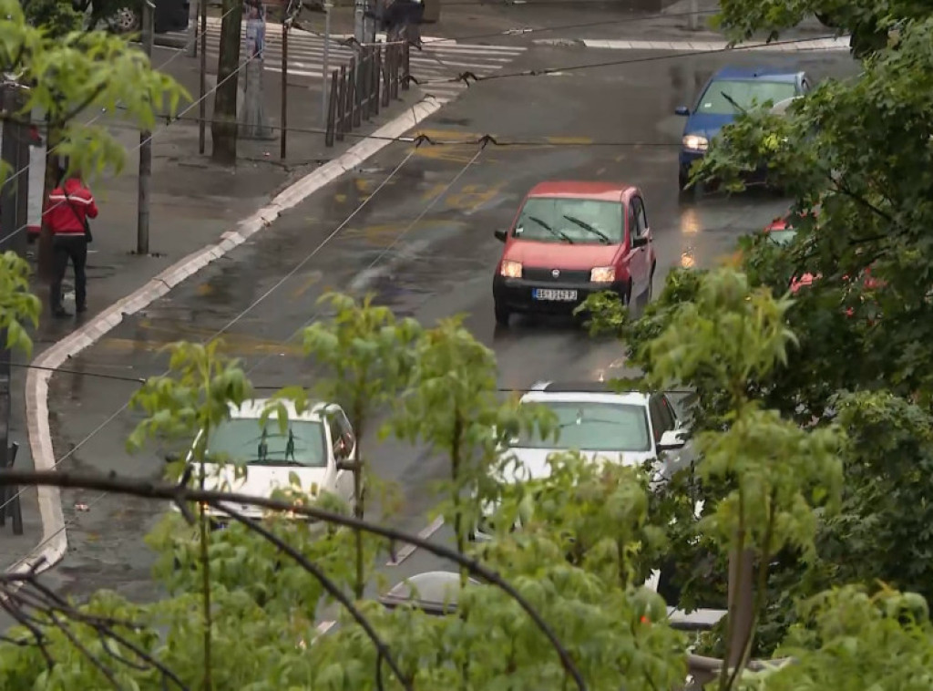 Sneg do 5 centimetara mestimično na putevima prvog, drugog i trećeg prioriteta, najviše kod Novog Pazara