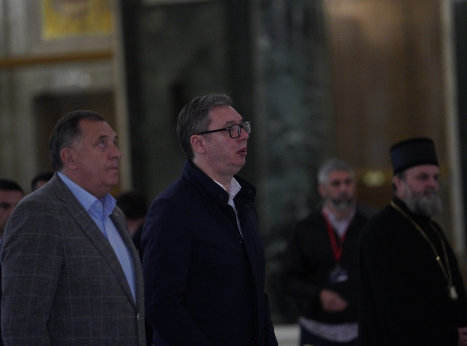 Dodik čestitao Vučiću i SNS-u pobedu na izborima