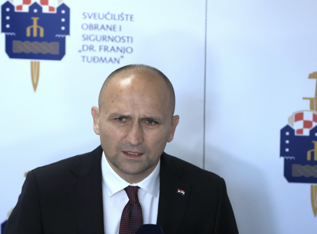 Anušić na koncertu Tompsona kliče "Za dom spremni", a u Jad Vašemu priča o zlu nacizma