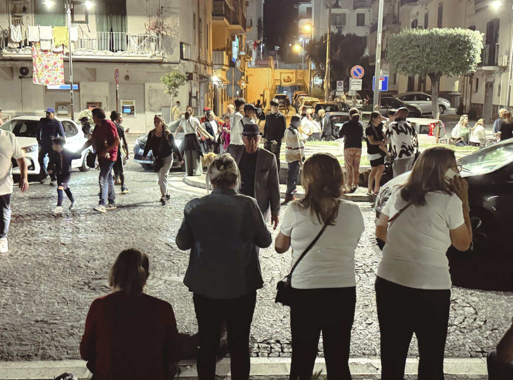 Zbog serije zemljotresa na jugu Italije, mnogi građani noć proveli na ulici