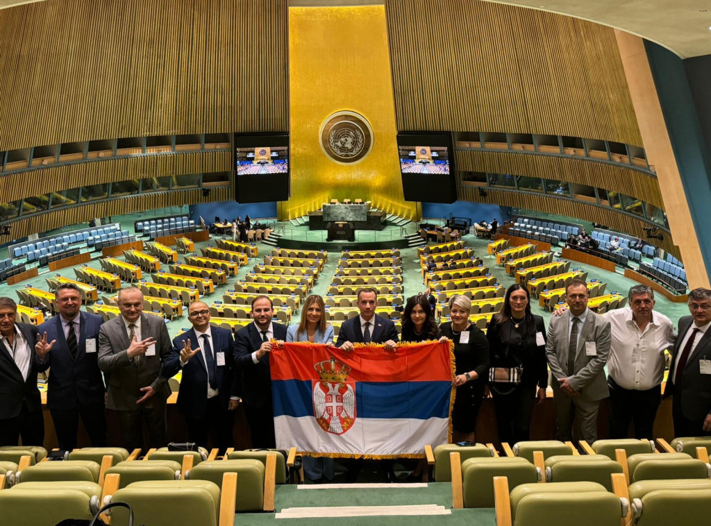 UN security staff attempt to seize Serbian flag from Serb victims of Bosnian war
